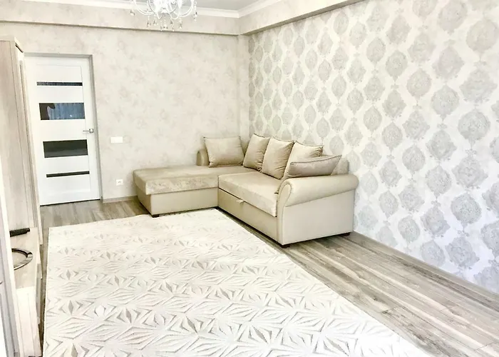 Center Apartment On Albisoara Street